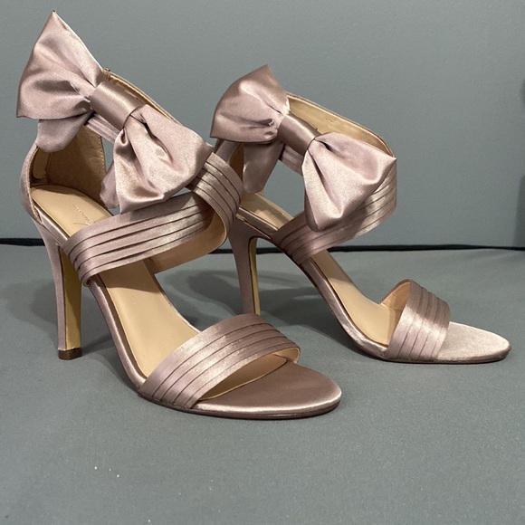 Jacqueline Ferrar Taupe Fabric Heel - Picture 2 of 15